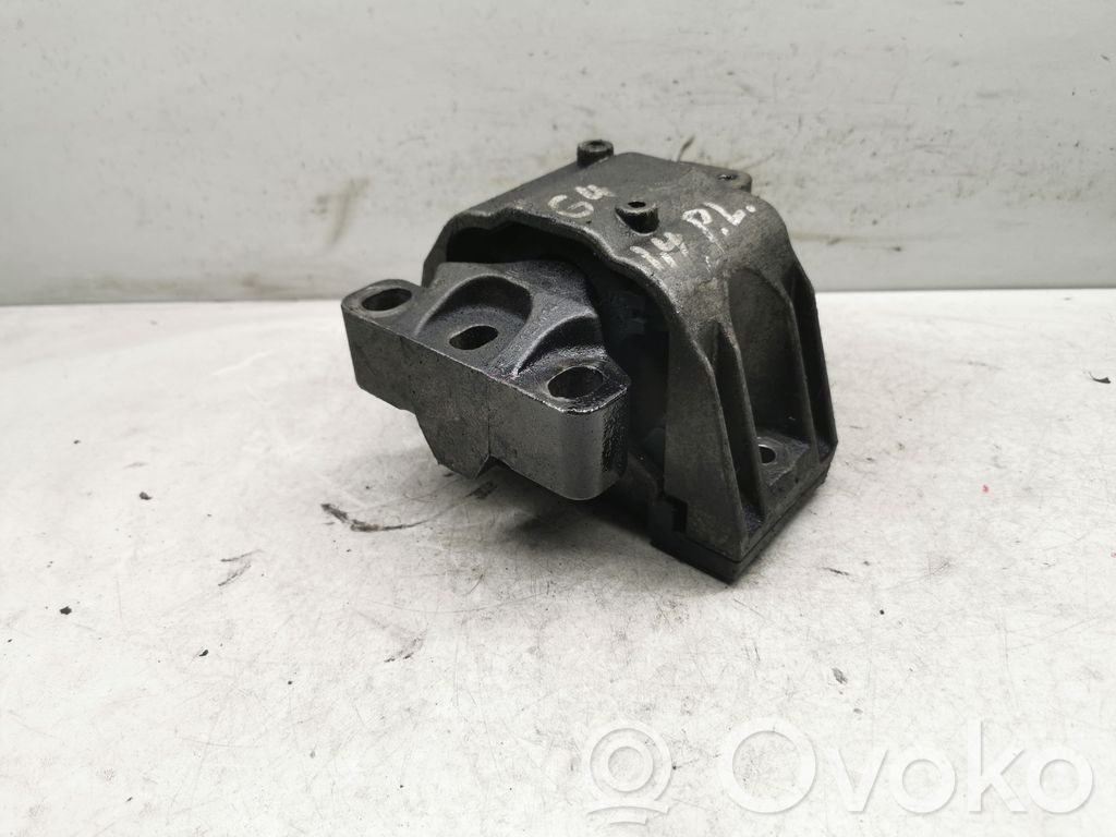 Volkswagen Golf IV Engine mount bracket 
