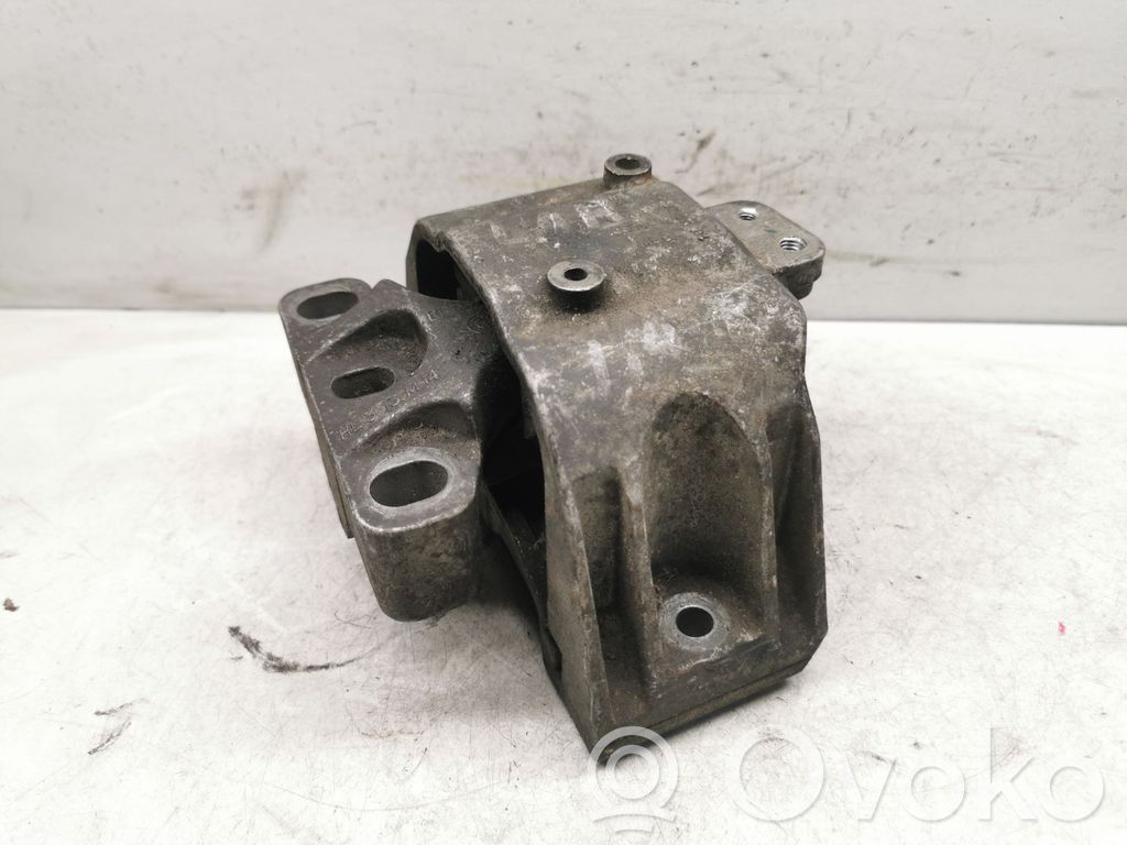 Volkswagen Golf IV Engine mount bracket 