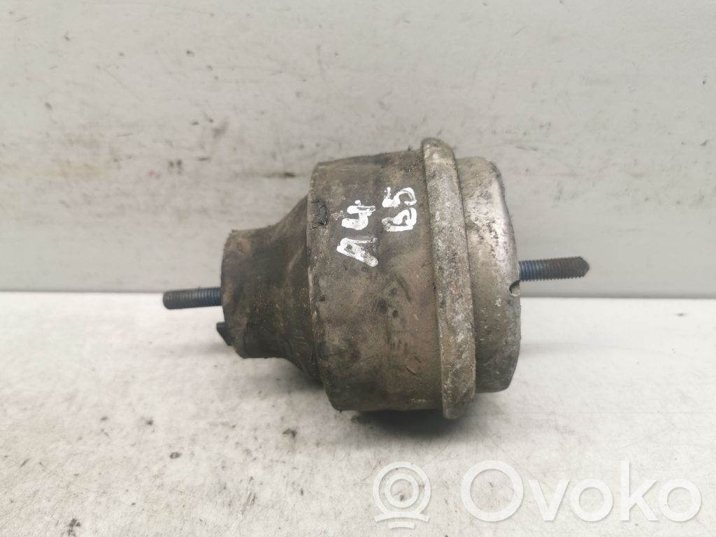 Audi A4 S4 B5 8D Engine mount bracket 