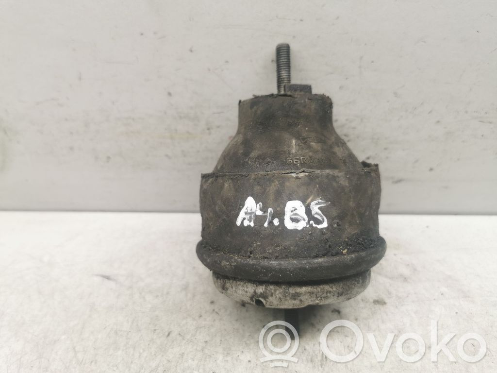 Audi A4 S4 B5 8D Engine mount bracket 