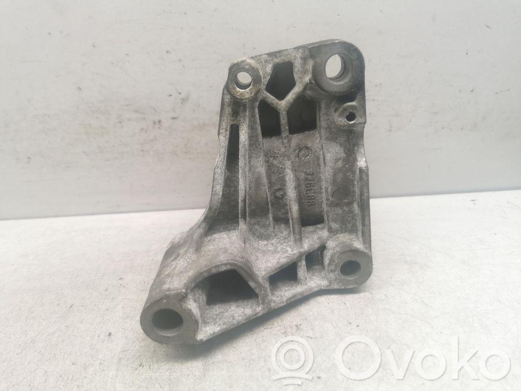 Volvo V70 Engine mount bracket 
