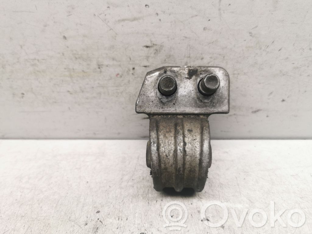 Volvo V70 Engine mount bracket 
