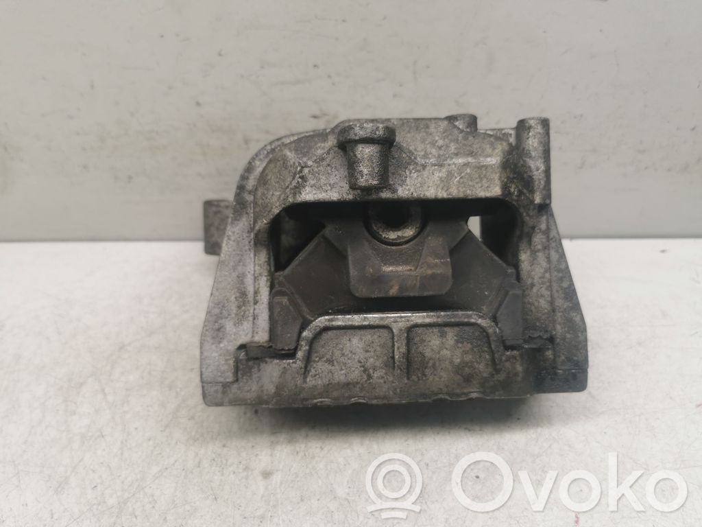 Audi A3 S3 A3 Sportback 8P Engine mount bracket 