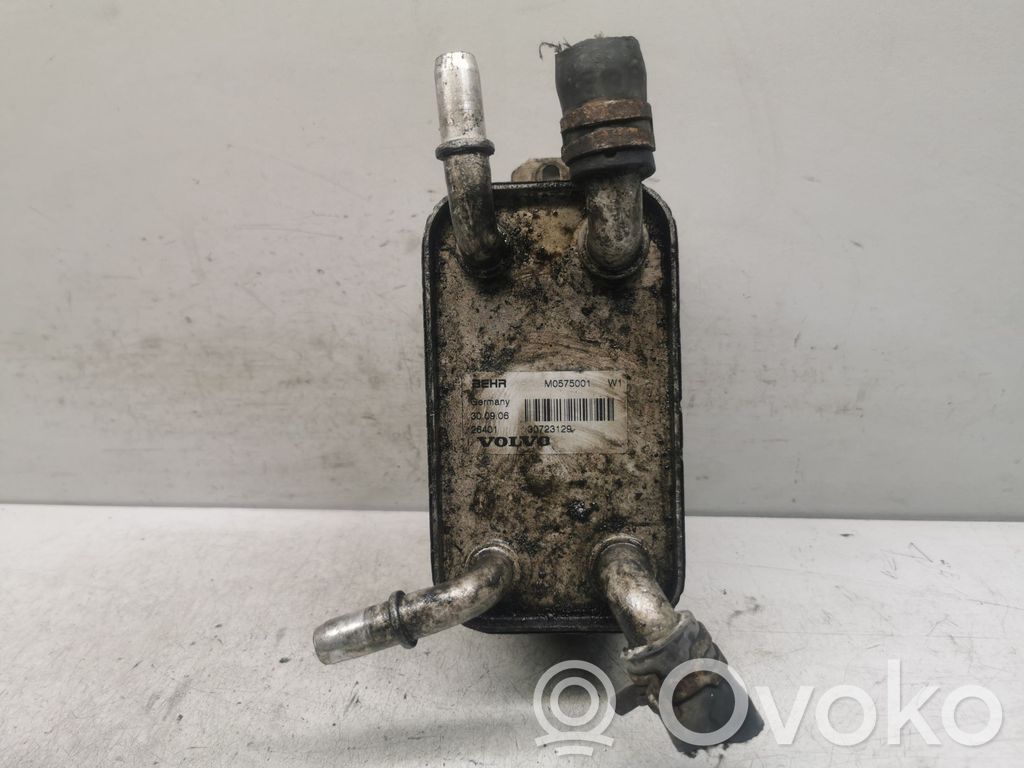 Volvo V70 Oil filter mounting bracket 
