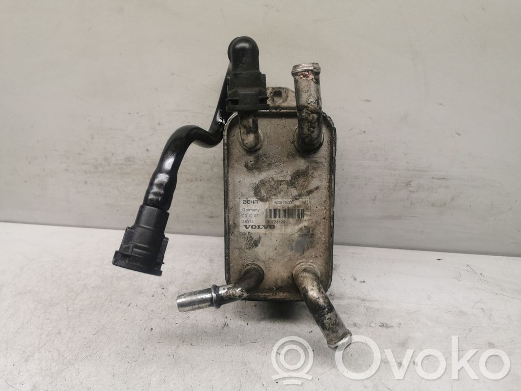 Volvo S40 Oil filter mounting bracket 