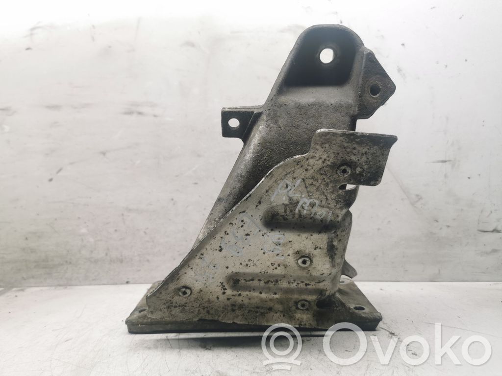 BMW 5 E39 Engine mounting bracket 