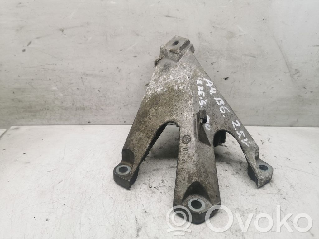 Audi A4 S4 B6 8E 8H Engine mounting bracket 