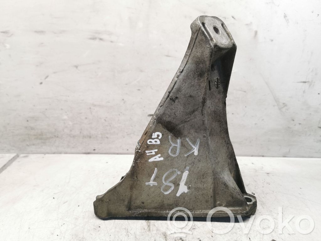 Audi A4 S4 B5 8D Engine mounting bracket 