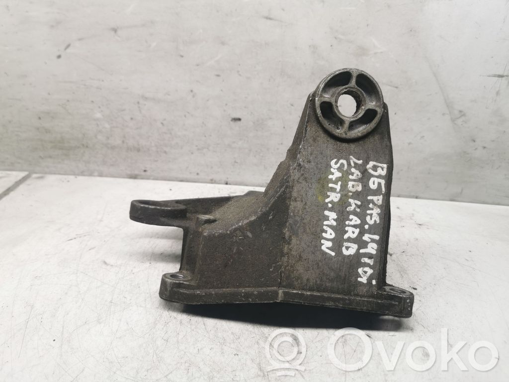 Volkswagen PASSAT B5 Gearbox mounting bracket 