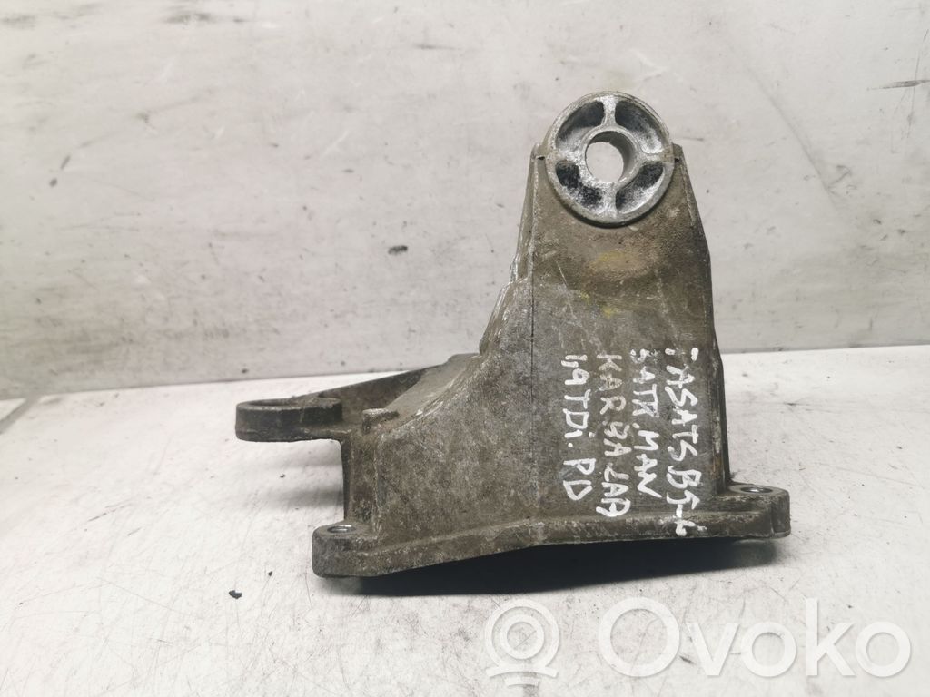 Volkswagen PASSAT B5.5 Gearbox mounting bracket 