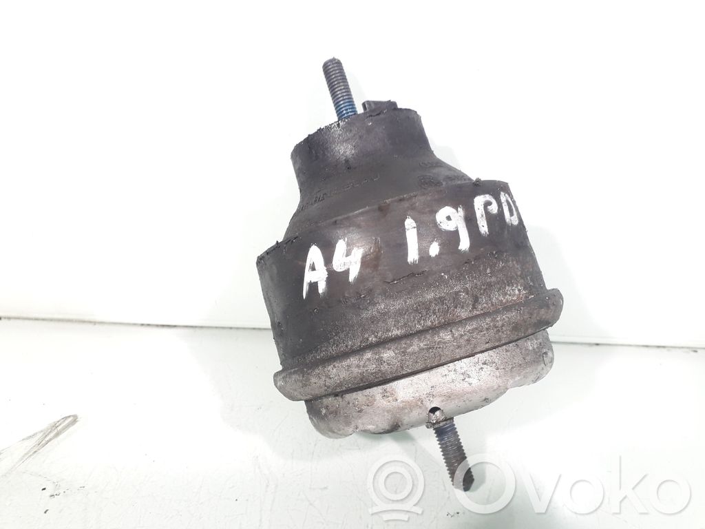 Audi A4 S4 B5 8D Engine mount bracket 