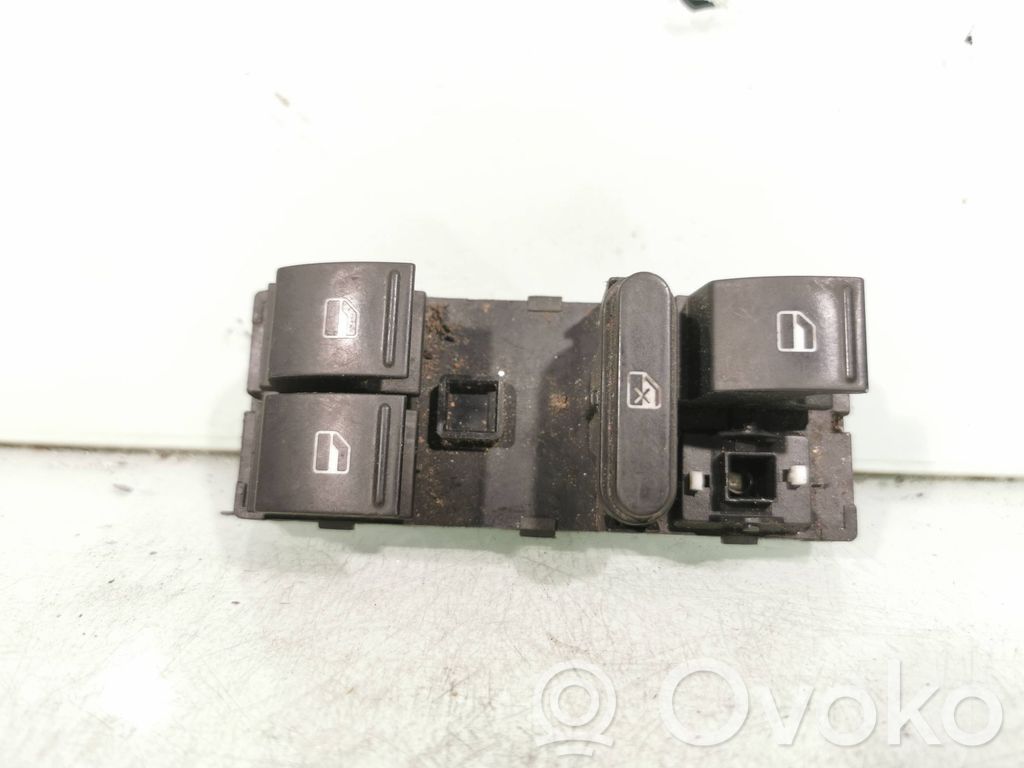 Skoda Octavia Mk2 (1Z) Electric window control switch 
