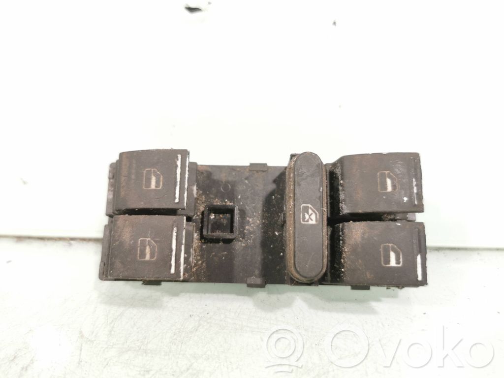 Skoda Octavia Mk2 (1Z) Electric window control switch 