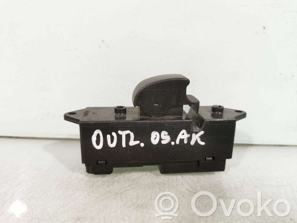 Mitsubishi Outlander Electric window control switch 