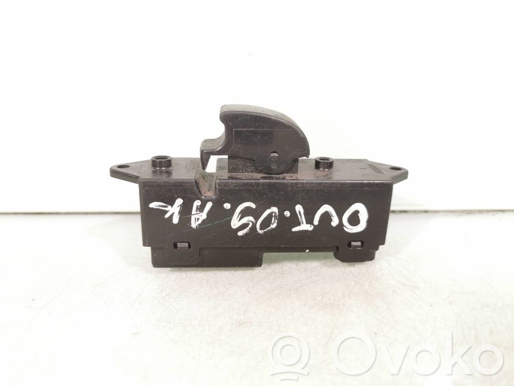Mitsubishi Outlander Electric window control switch 