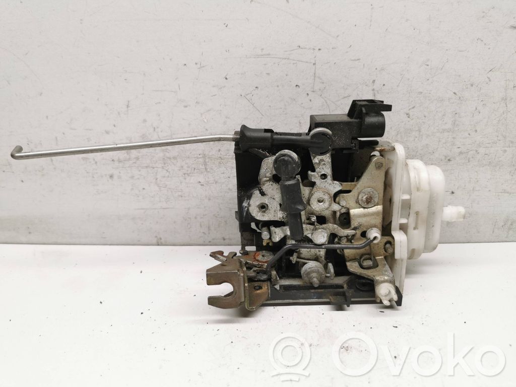 Audi A4 S4 B5 8D Front door lock 
