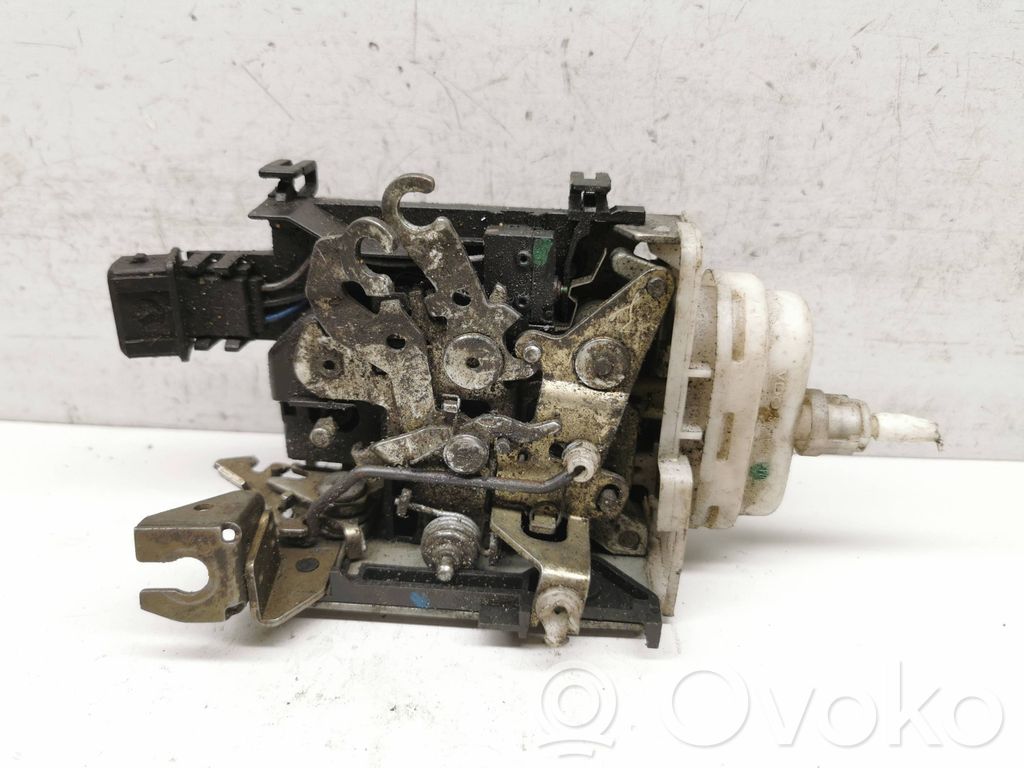 Audi A6 S6 C4 4A Front door lock 