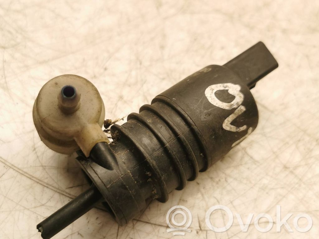 Mitsubishi Outlander Windscreen/windshield washer pump 