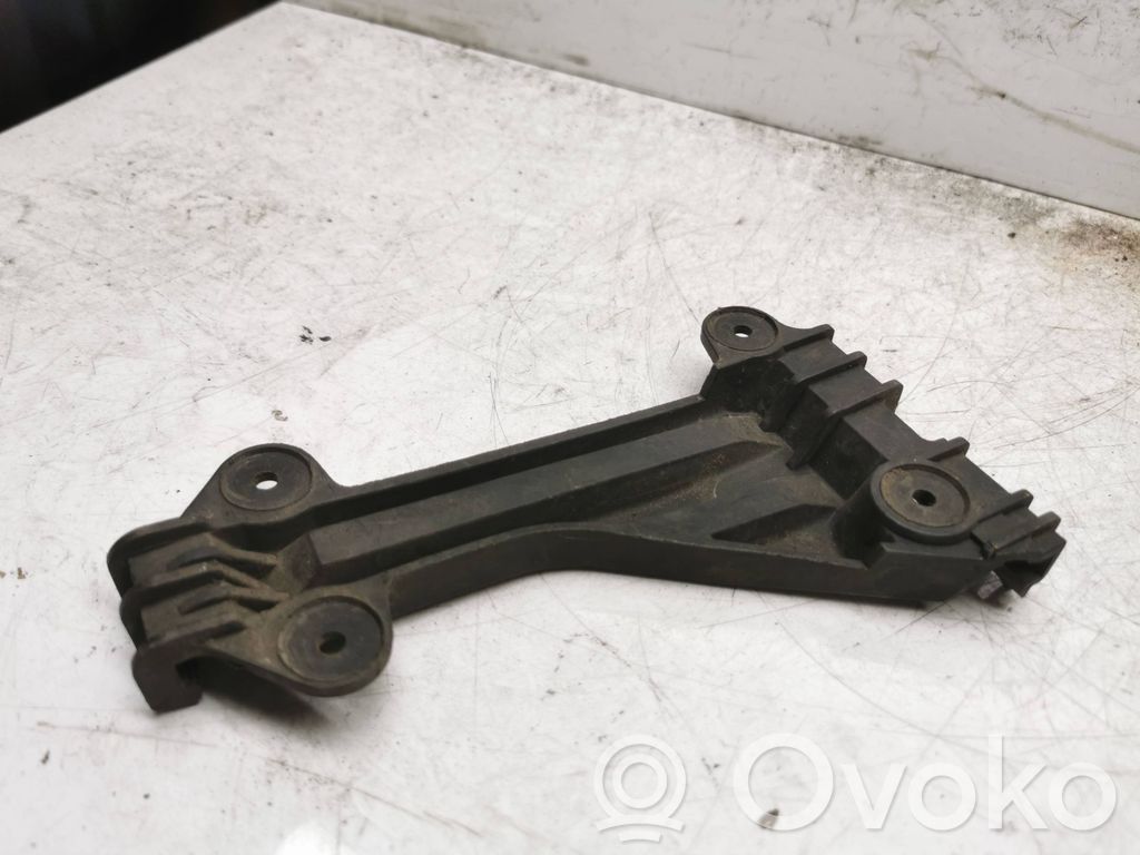 Audi A6 S6 C4 4A Front bumper mounting bracket 