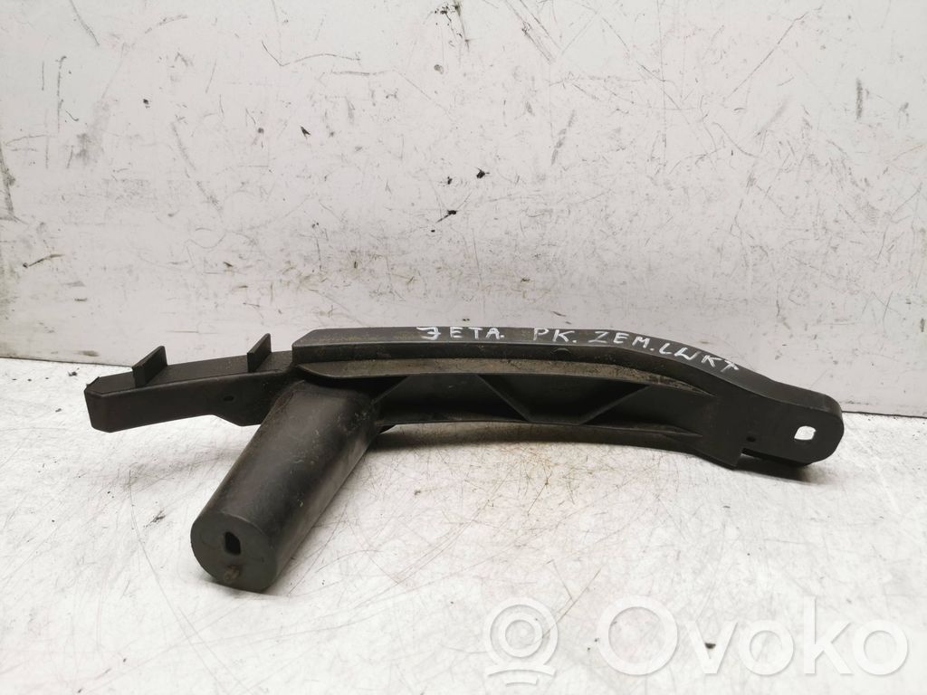 Volkswagen Jetta V Front bumper mounting bracket 