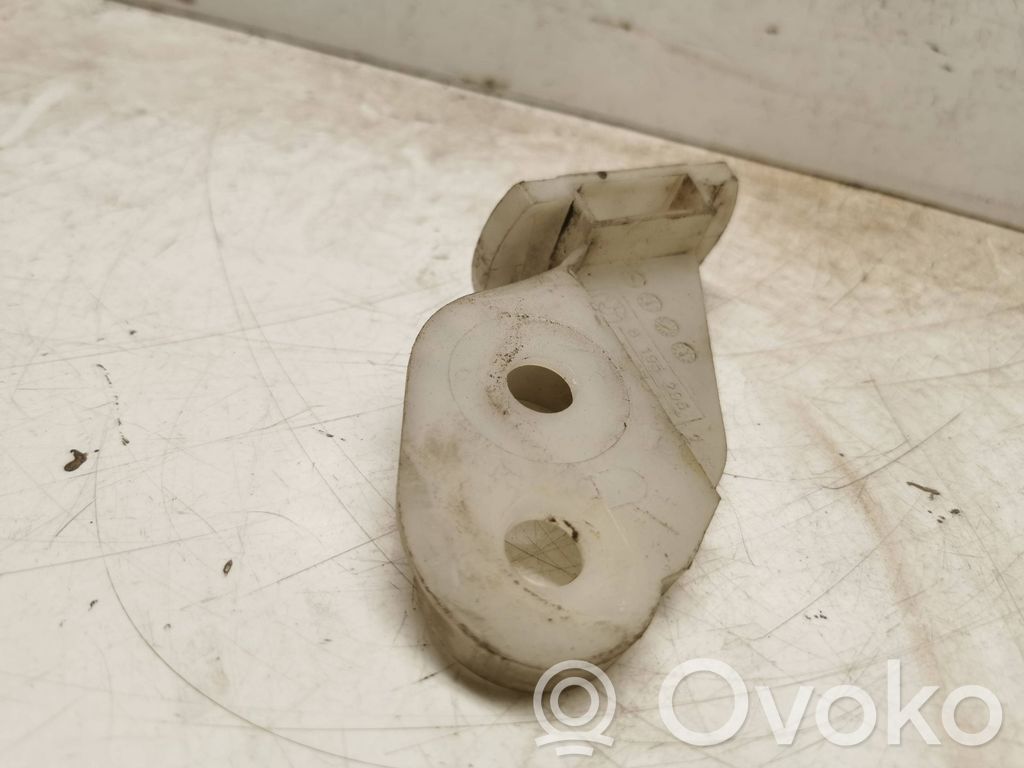 Front bumper mounting bracket   8195296
