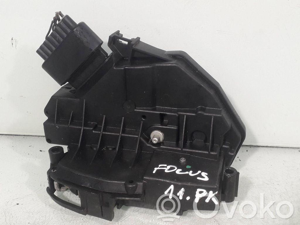 Ford Focus Priekšpusē slēdzene 