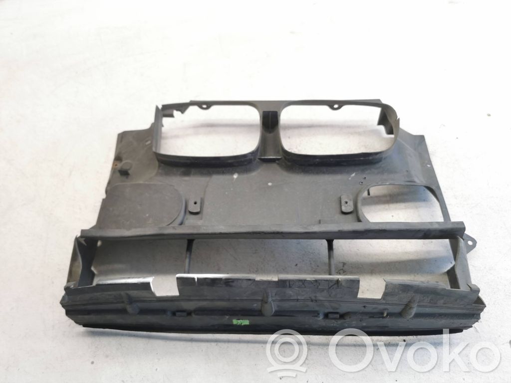 BMW 5 E39 Устройство (устройства) для отвода воздуха 