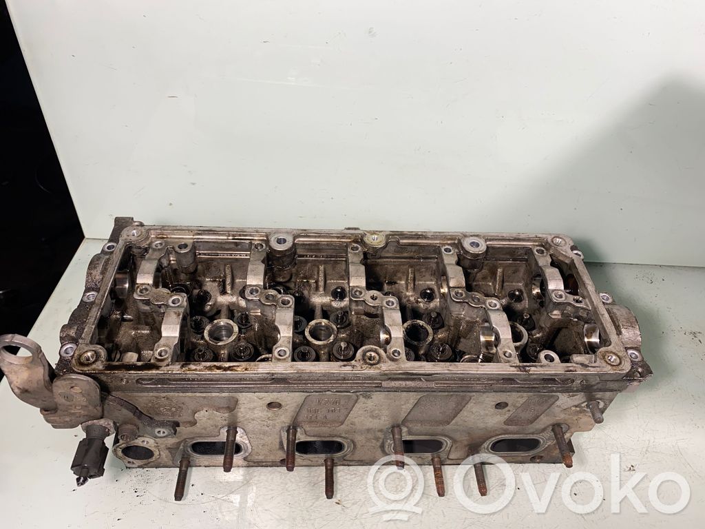 Volkswagen PASSAT B7 Engine head 