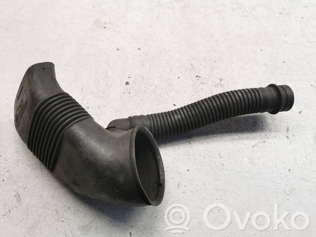 BMW 5 E39 Gaisa ieplūdes kanāla detaļas 