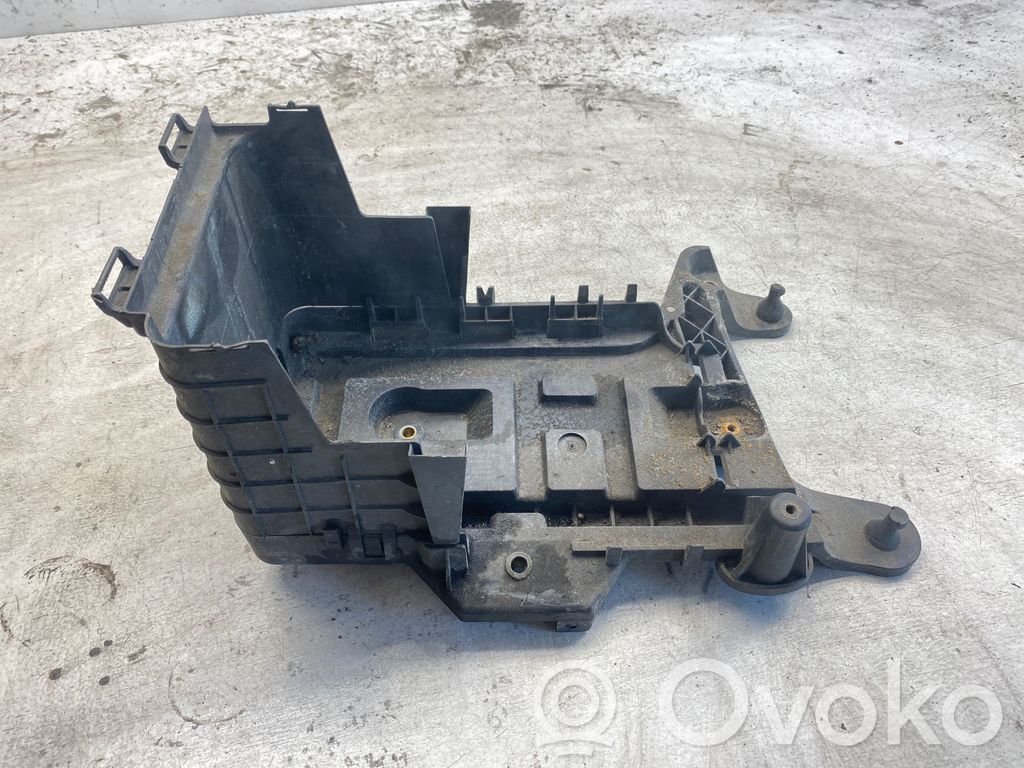 Volkswagen PASSAT B6 Battery box tray 