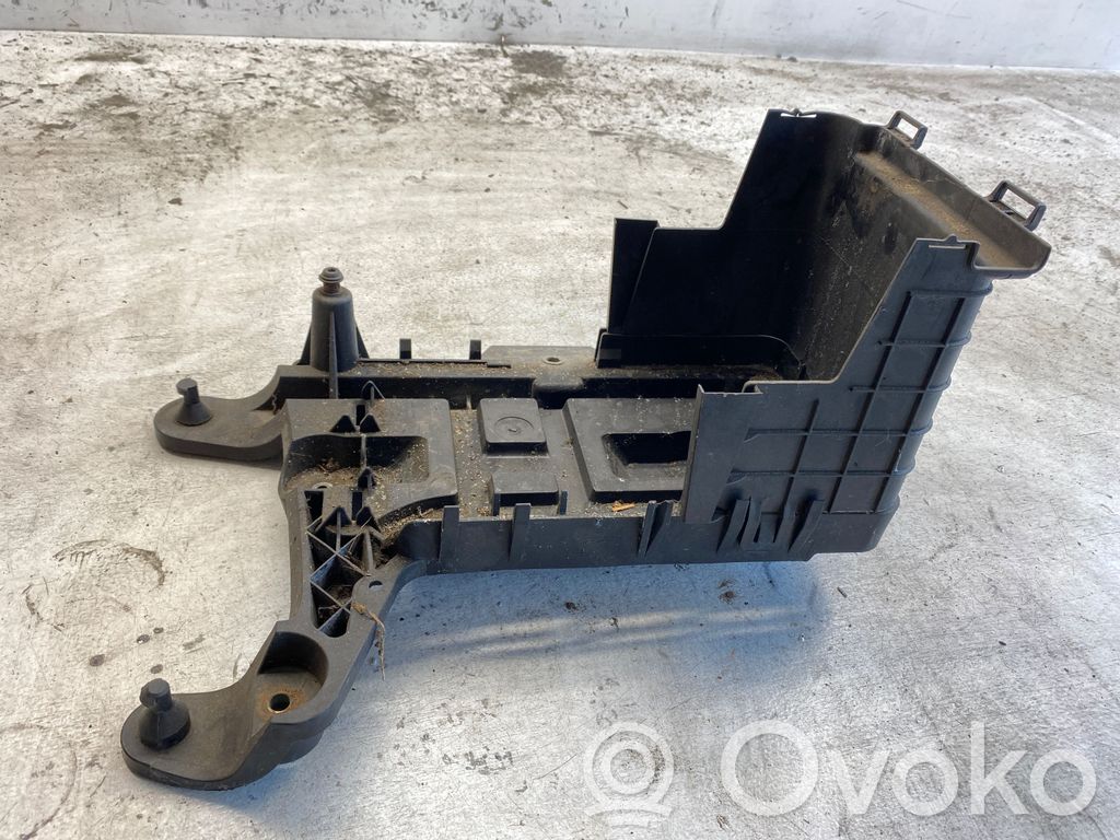 Volkswagen Golf Plus Battery box tray 