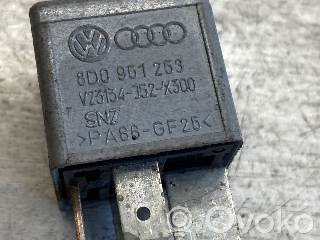 Audi A4 S4 B6 8E 8H Muu rele 