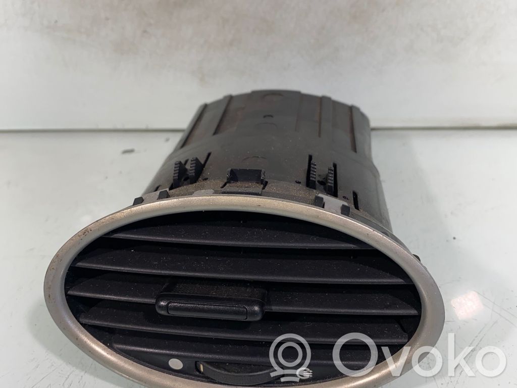 Ford Focus Dashboard side air vent grill/cover trim 