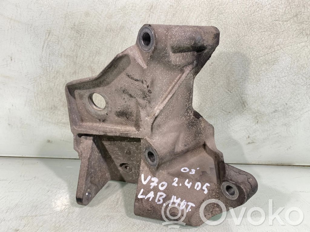 Volvo V70 Engine mounting bracket 