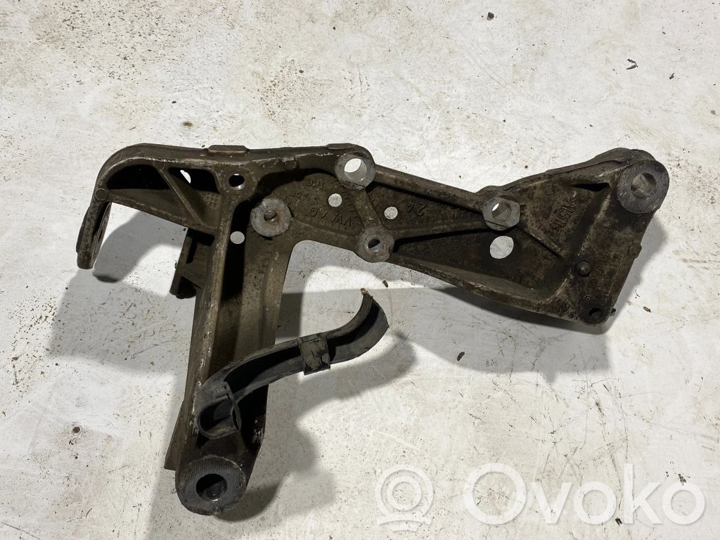 Volkswagen Golf V Priekinis traversas 