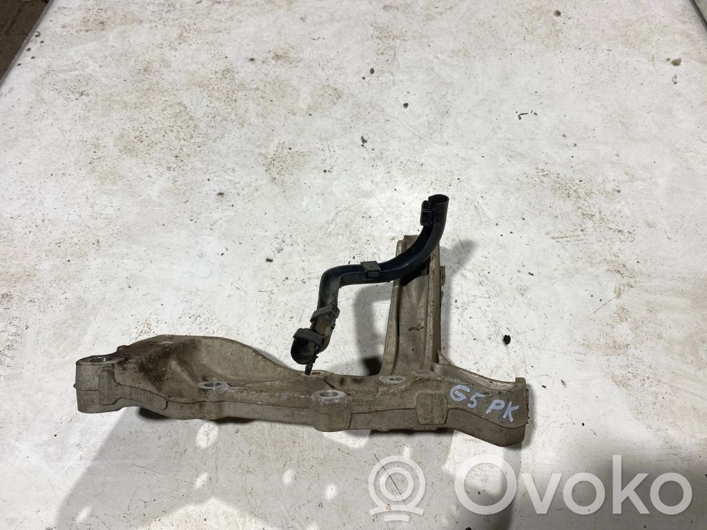 Volkswagen Golf V Priekinis traversas 
