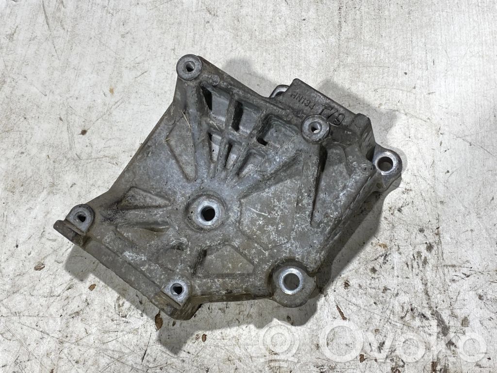 Mitsubishi Outlander A/C compressor mount bracket 