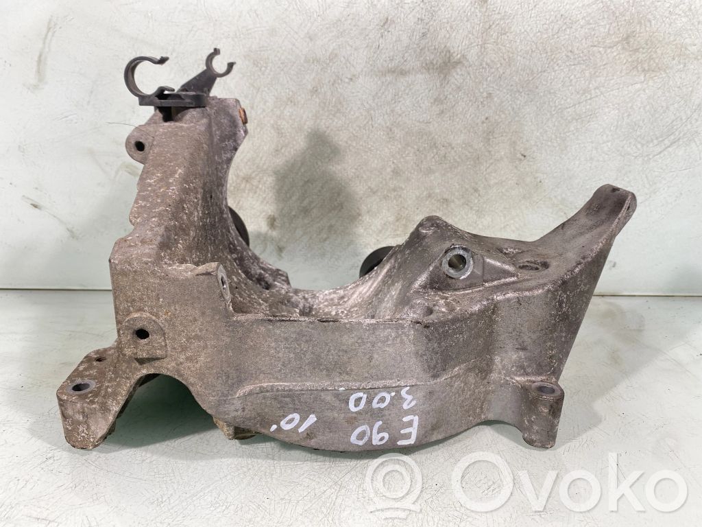 BMW 3 E90 E91 Generator/alternator bracket 