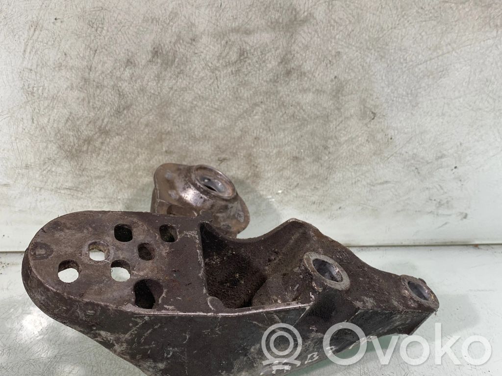 Audi A4 S4 B7 8E 8H Engine mounting bracket 