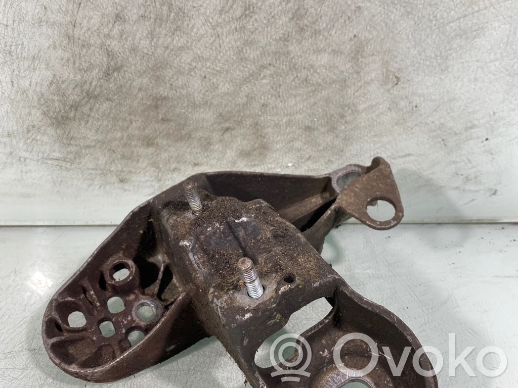 Volkswagen PASSAT B5.5 Engine mounting bracket 