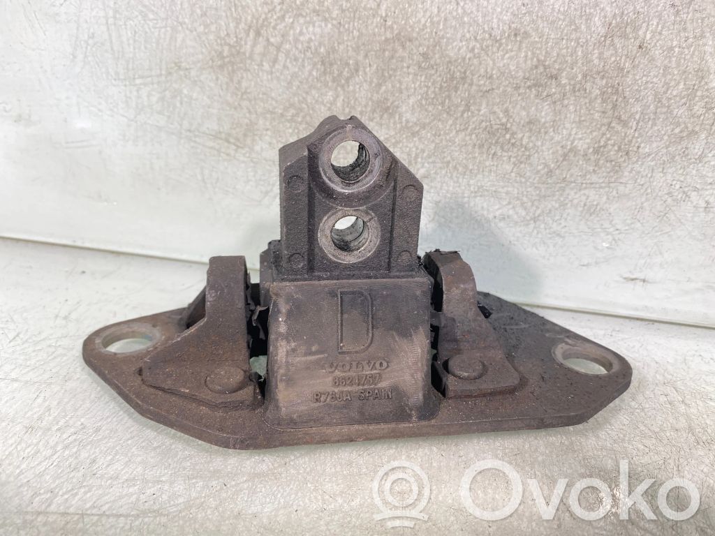 Engine mount bracket   8624757,30748811,9186364,9428872,9485152,9492872