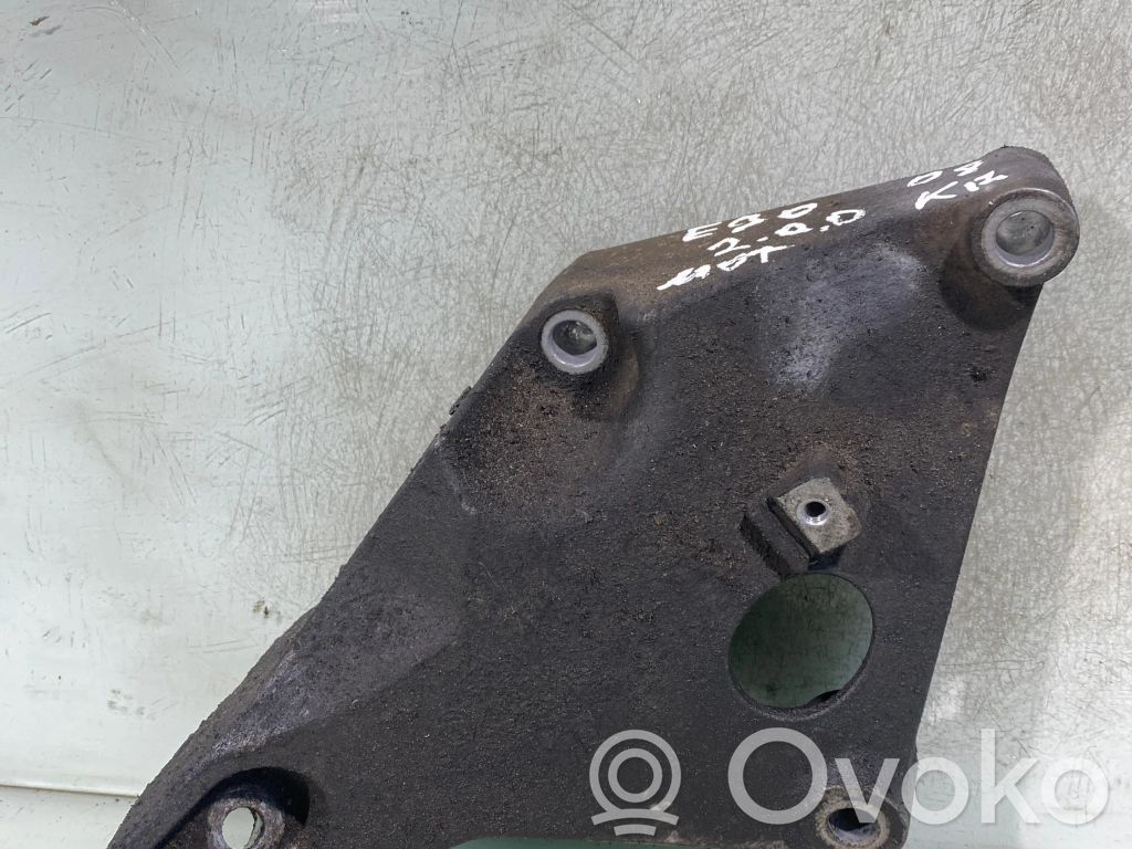 BMW 3 E90 E91 Engine mounting bracket 