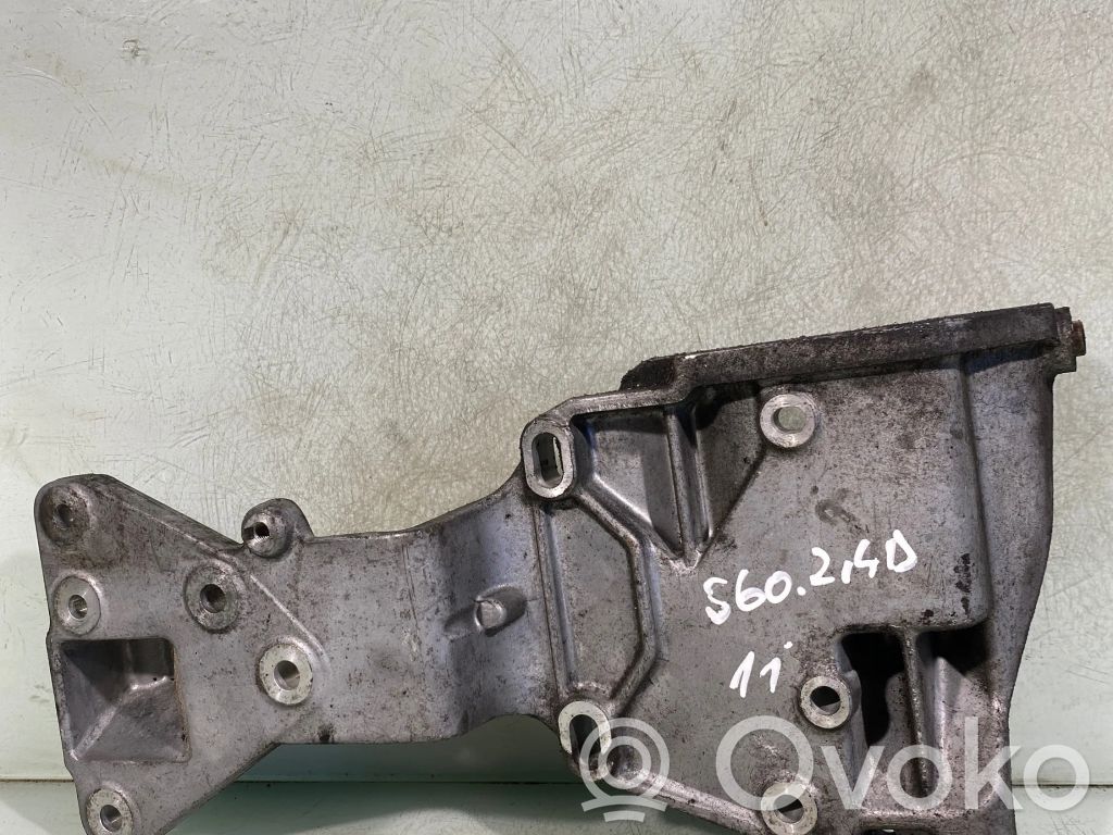 Volvo S60 Engine mounting bracket 