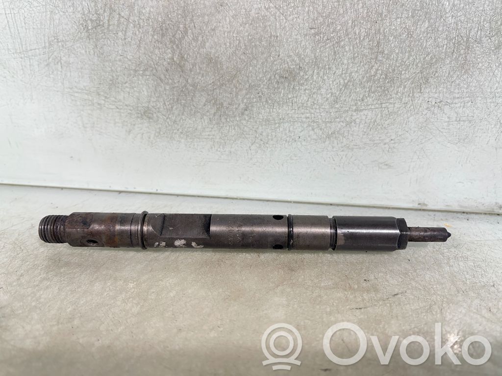 Audi A6 S6 C5 4B Fuel injector 