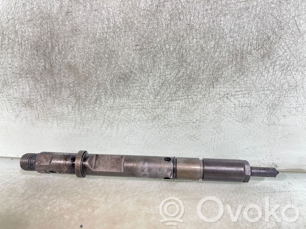 Audi A6 S6 C5 4B Fuel injector 