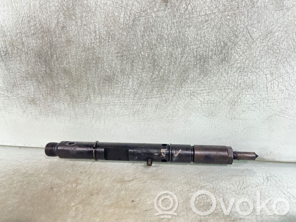 Audi A6 S6 C5 4B Fuel injector 