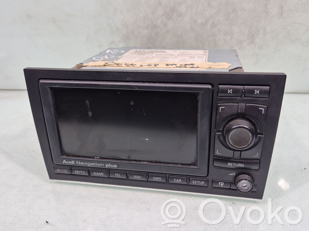 Audi A4 S4 B7 8E 8H Panel / Radioodtwarzacz CD/DVD/GPS 