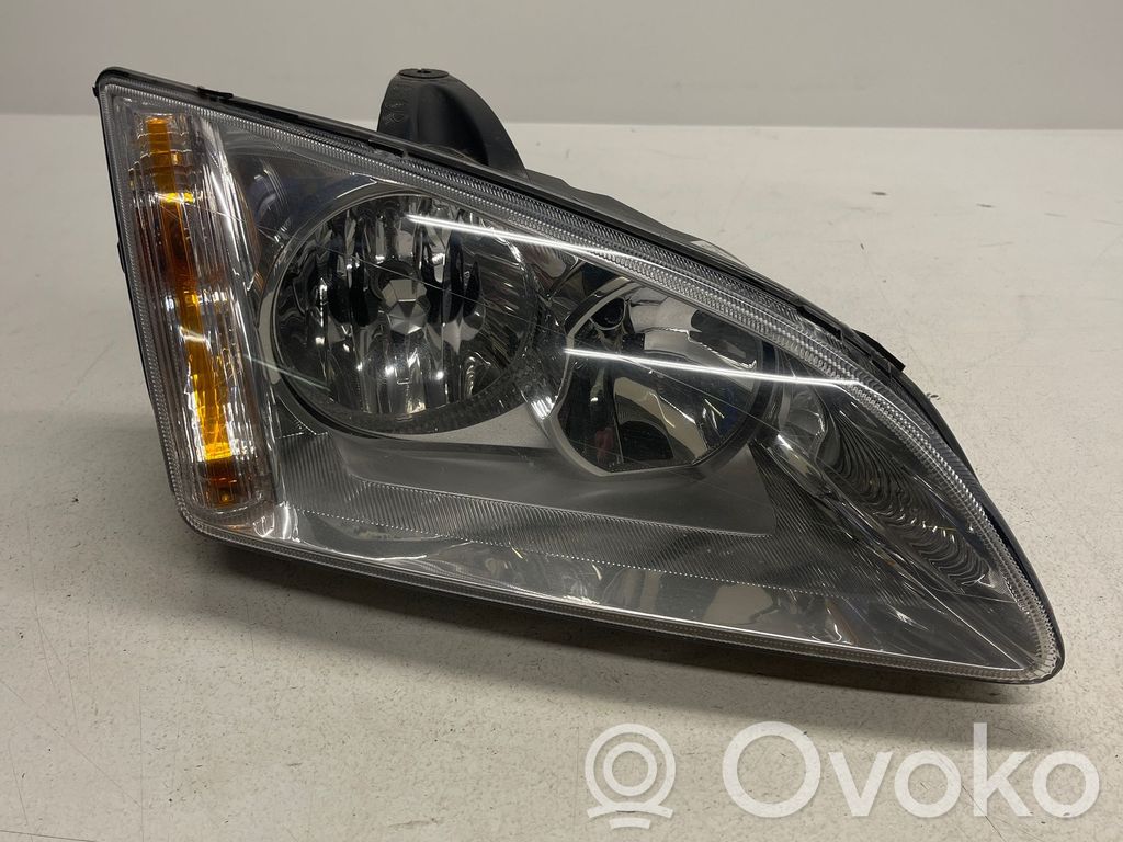 Ford Focus Lampa przednia 