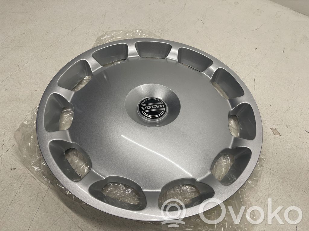 Volvo S70  V70  V70 XC R16 wheel hub/cap/trim 