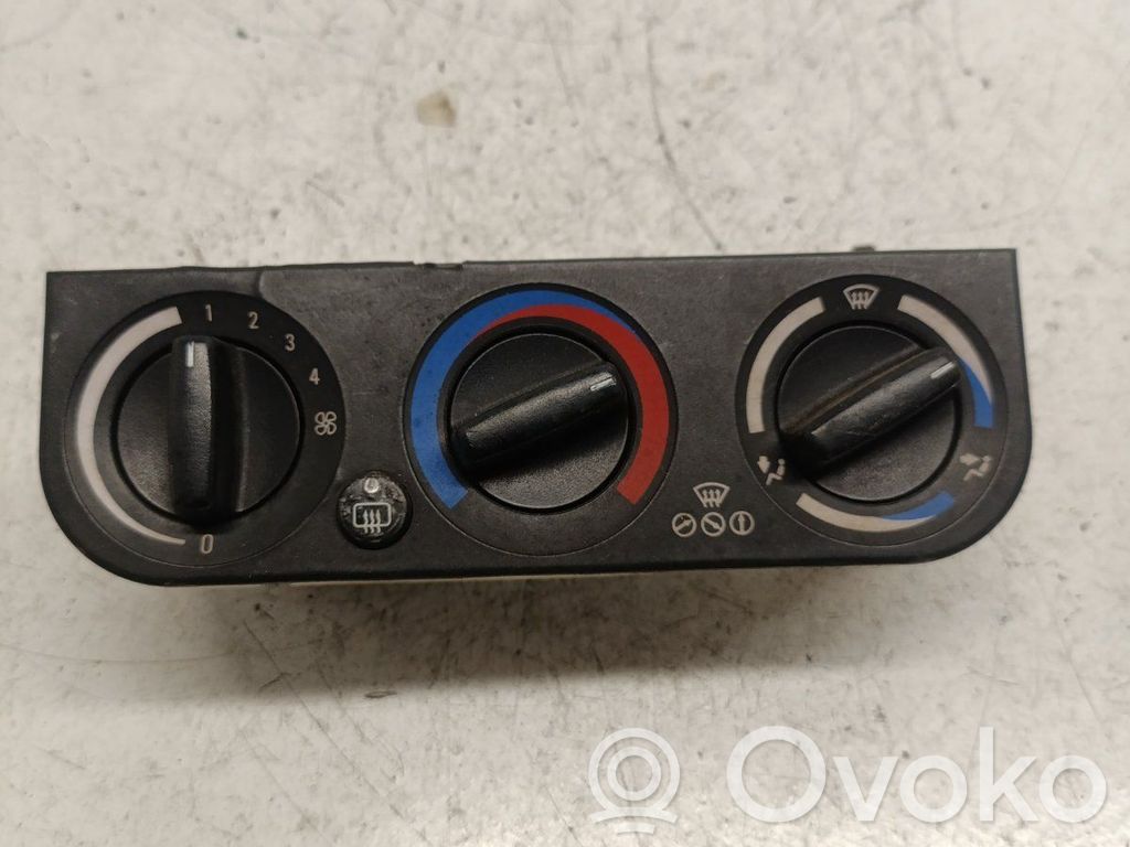 BMW 3 E36 Climate control unit 